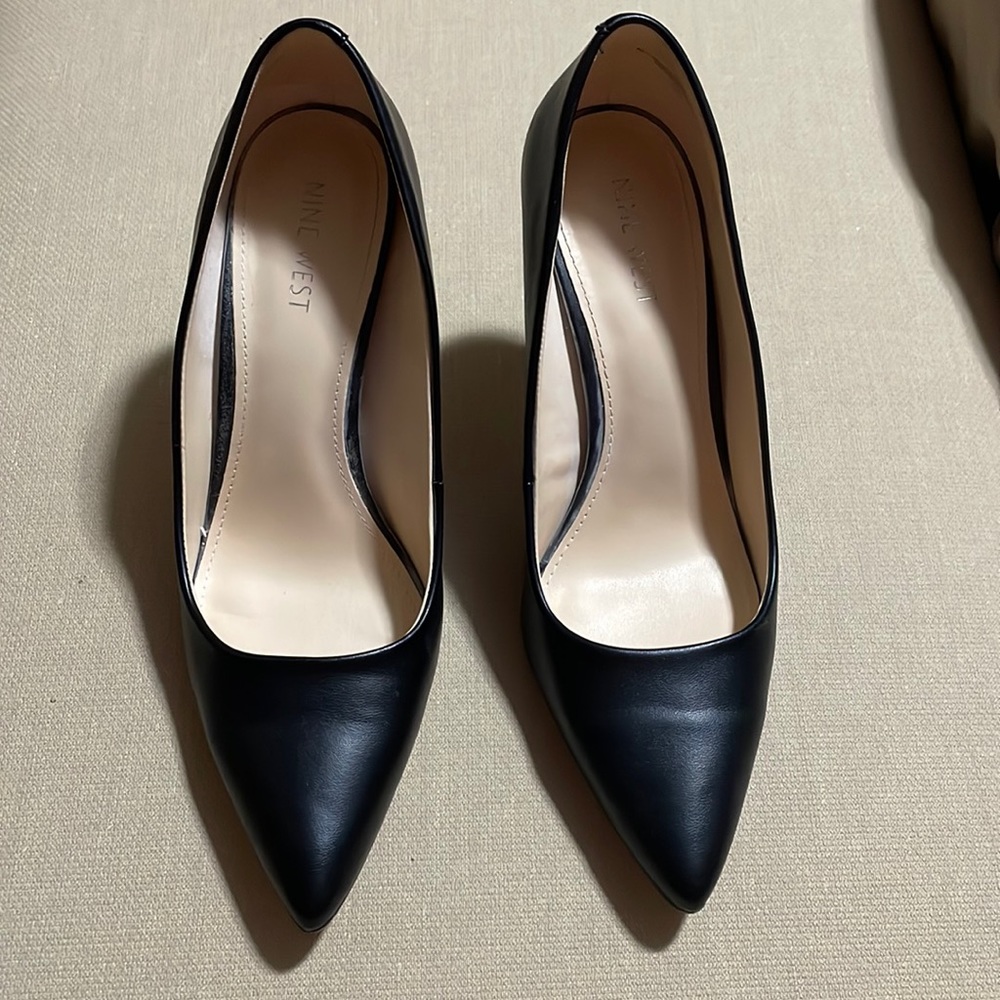 Black Nine West pumps
